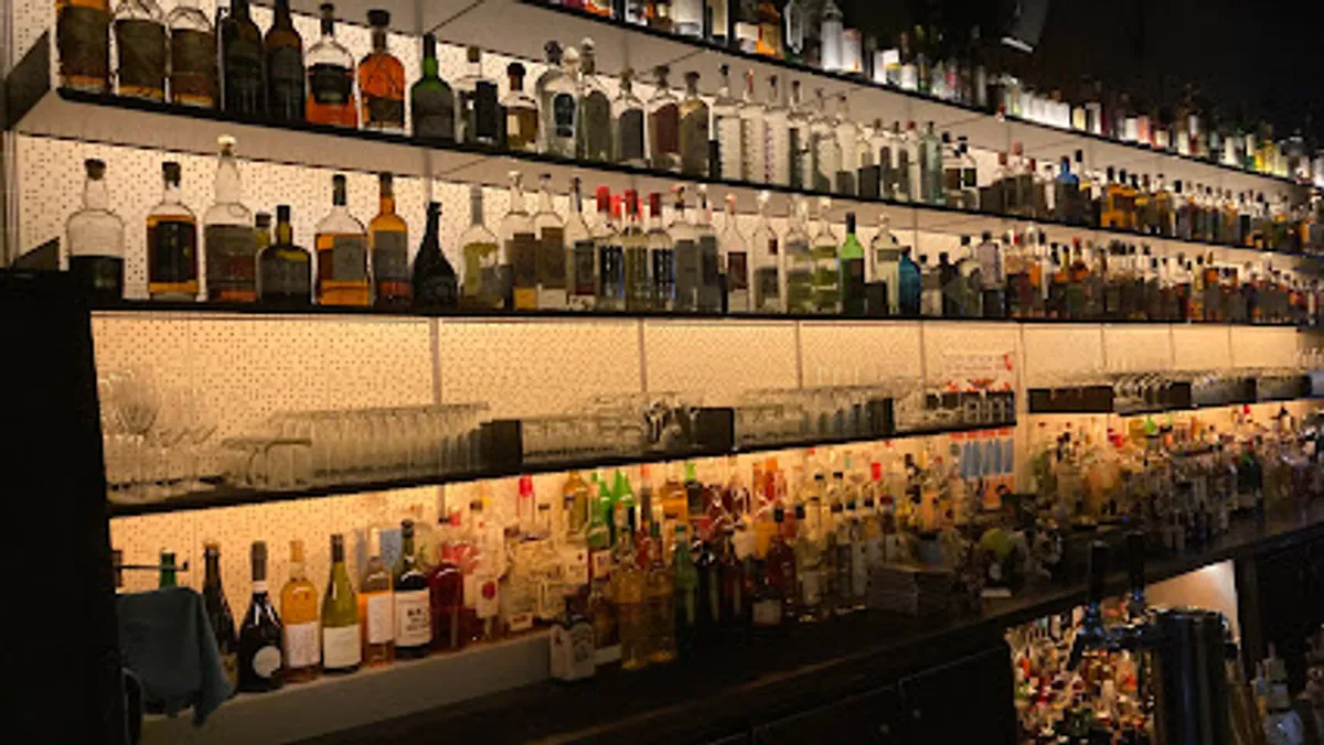 Cozy, industrial-chic bar setting at The Rockwell Place in Brooklyn